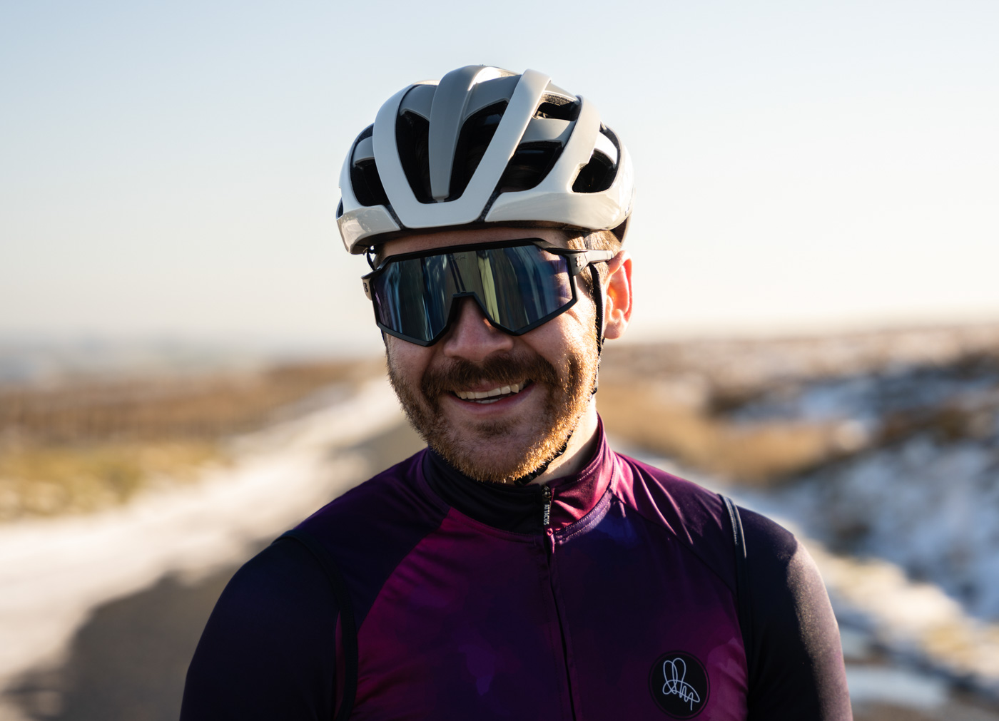 Genesis ロードサイクリング用ヘルメット Lazer